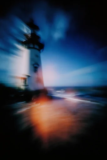 Kinetic Nocturnal Impressionism style reference image — dreamy long exposure