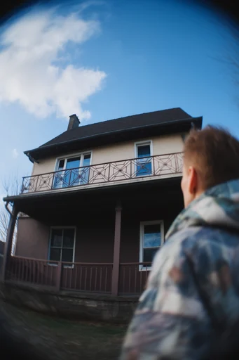 Dynamic Fisheye Perspective style reference image — vibrant blue sky