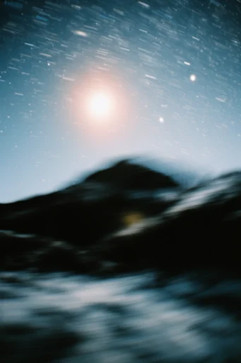 Dreamy Nocturnal Blur style reference image — heavy film grain