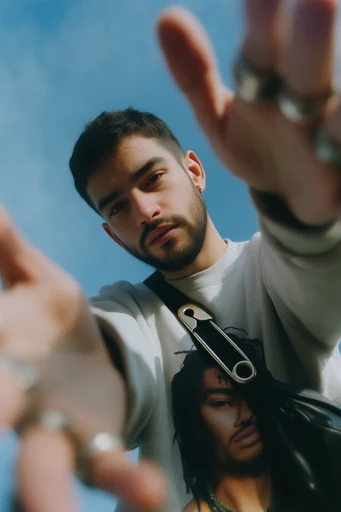 Dynamic Fisheye Streetwear style reference image — forced perspective
