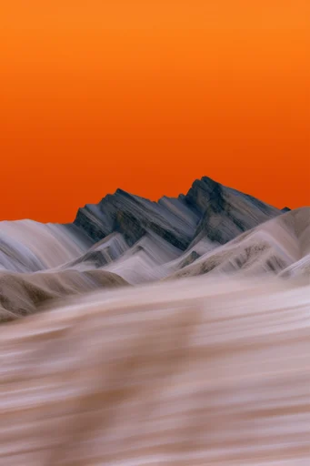 Kinetic Minimalist Chromatics style reference image — warm color palette
