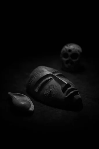 Cinematic Chiaroscuro Noir style reference image — heavy film grain