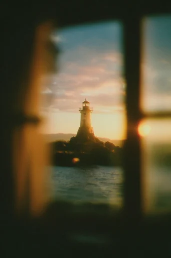 Amber Nocturne Pictorialism style reference image — golden hour light leaks