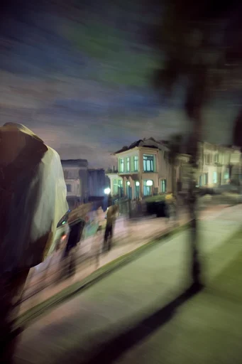 Kinetic Blur Velocity style reference image — motion blur photography