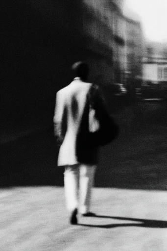 Gritty Kinetic Noir style reference image — heavy film grain