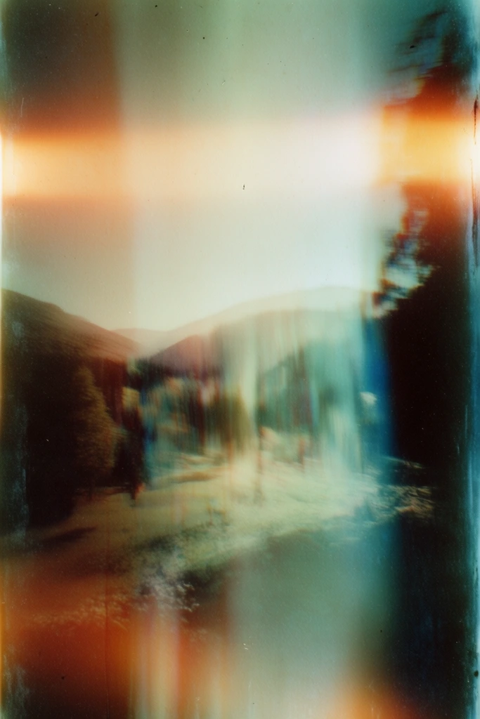 Ethereal Analog Decay style AI image example 2