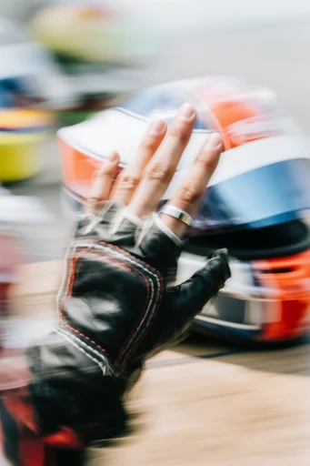 Kinetic Velocity Blur style reference image — shutter drag