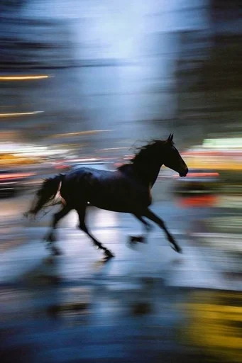 Kinetic Luminous Blur style AI image example 3