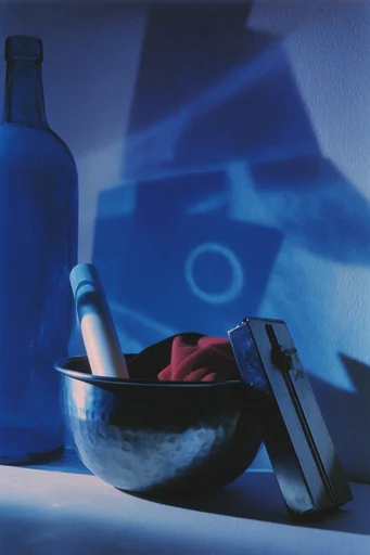 Cyanic Cyber Noir style reference image — sharp geometric light beams