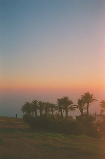 Atmospheric Analog Nostalgia style reference image — heavy film grain