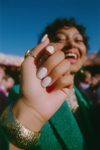 Vibrant Candid Youth style reference image — bright direct sunlight