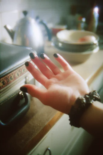 Dreamy Analog Nostalgia style reference image — dreamy lens glow