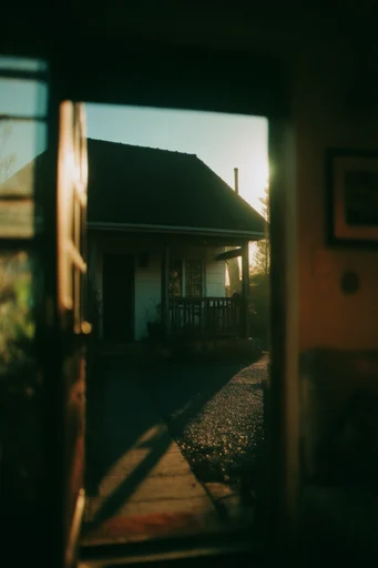 Cinematic Chiaroscuro Solitude style AI image example 4