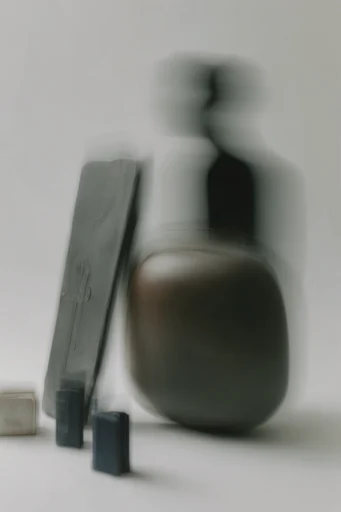 Kinetic Ghost Minimalism style reference image — motion blur