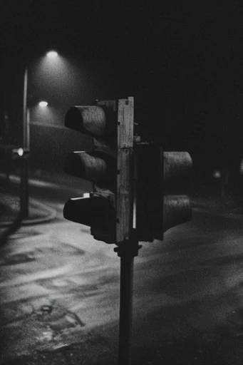 Cinematic Chiaroscuro Noir style reference image — chiaroscuro lighting