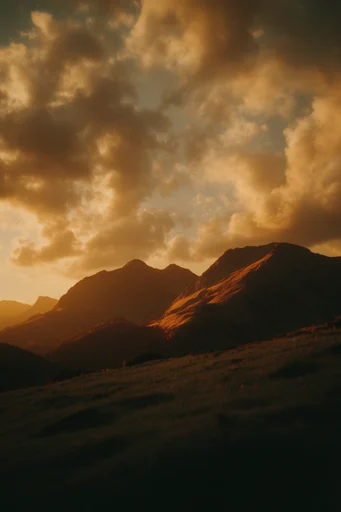Nostalgic Amber Cinematic style reference image — cinematic golden hour