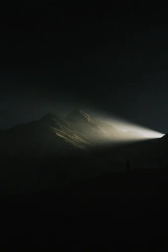 Cinematic Chiaroscuro Solitude style reference image — chiaroscuro lighting