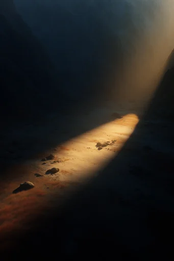 Cinematic Amber Chiaroscuro style reference image — cinematic chiaroscuro