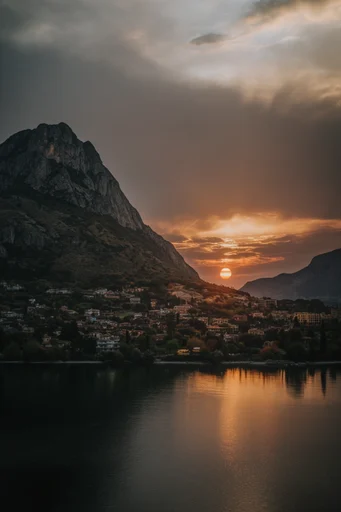 Atmospheric Cinematic Twilight style reference image — cinematic twilight
