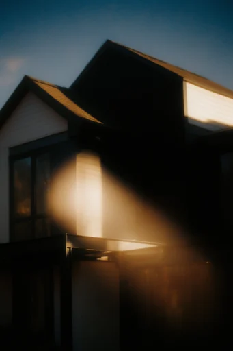 Cinematic Chiaroscuro Noir style AI image example 4