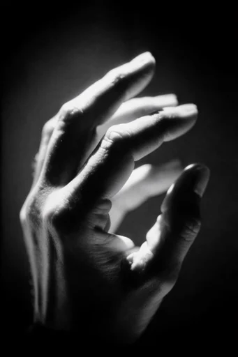 Cinematic Chiaroscuro Noir style reference image — chiaroscuro