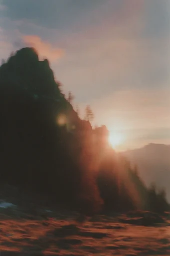 Nostalgic Amber Haze style reference image — light leak