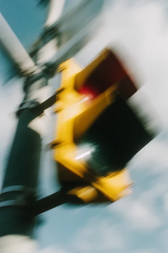 Kinetic Impressionist Motion style reference image — motion blur
