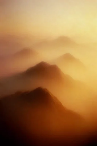 Ethereal Amber Pictorialism style reference image — extreme soft focus