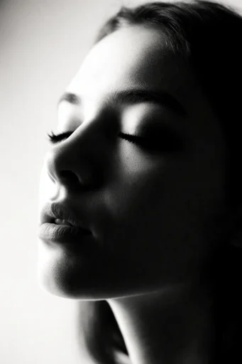 Cinematic Chiaroscuro Noir style reference image — heavy film grain
