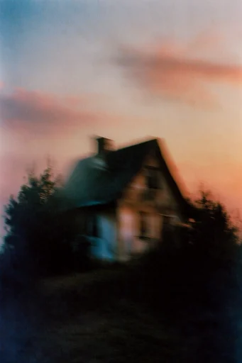 Nostalgic Amber Haze style reference image — warm sunset palette