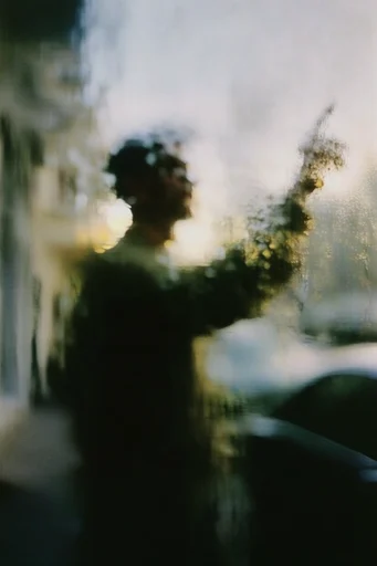 Ethereal Pictorialist Haze style reference image — extreme soft focus