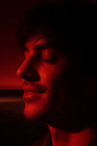Cinematic Crimson Noir style AI image example 2
