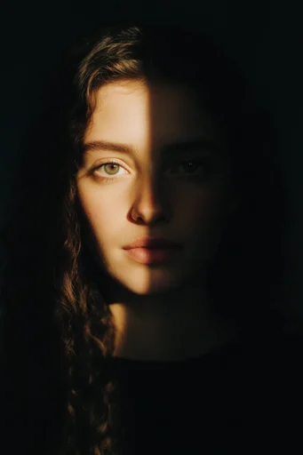 Cinematic Chiaroscuro Portraiture style reference image — warm amber glow