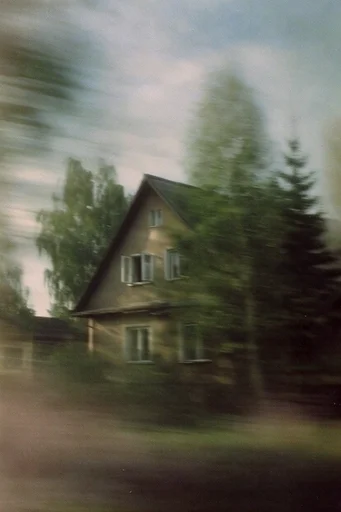 Kinetic Cinematic Nostalgia style reference image — painterly streaks